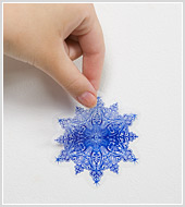 Фотосъемка поэтапного наклеивания снежинок для инструкции "Decoretto"